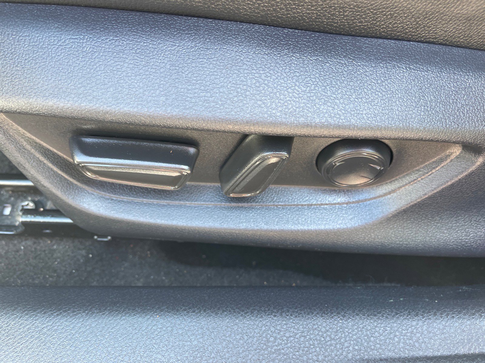 Used 2025 Toyota Camry SE FWD image 9