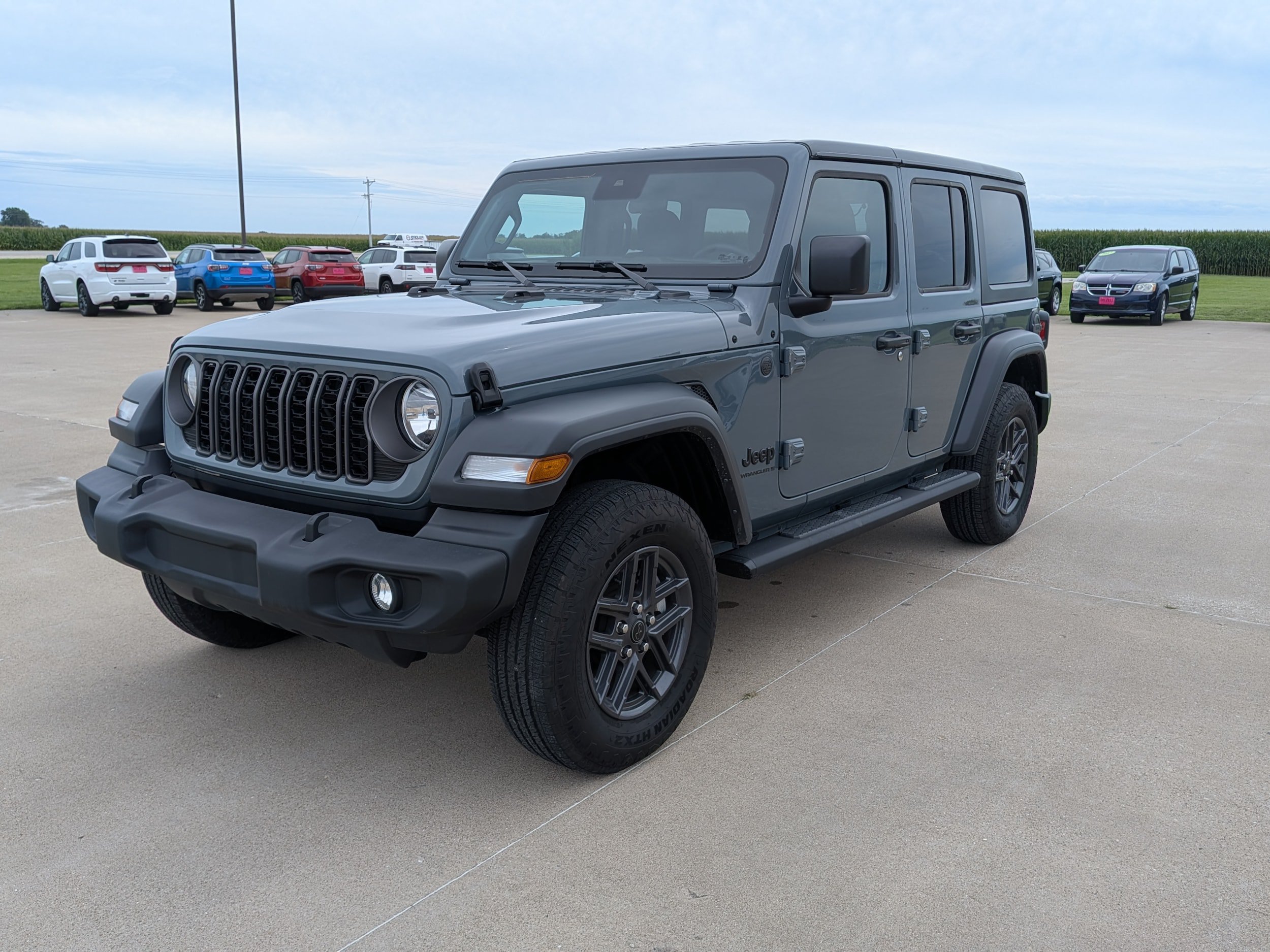Used 2025 Jeep Wrangler Unlimited Sport AWD/4WD image 4