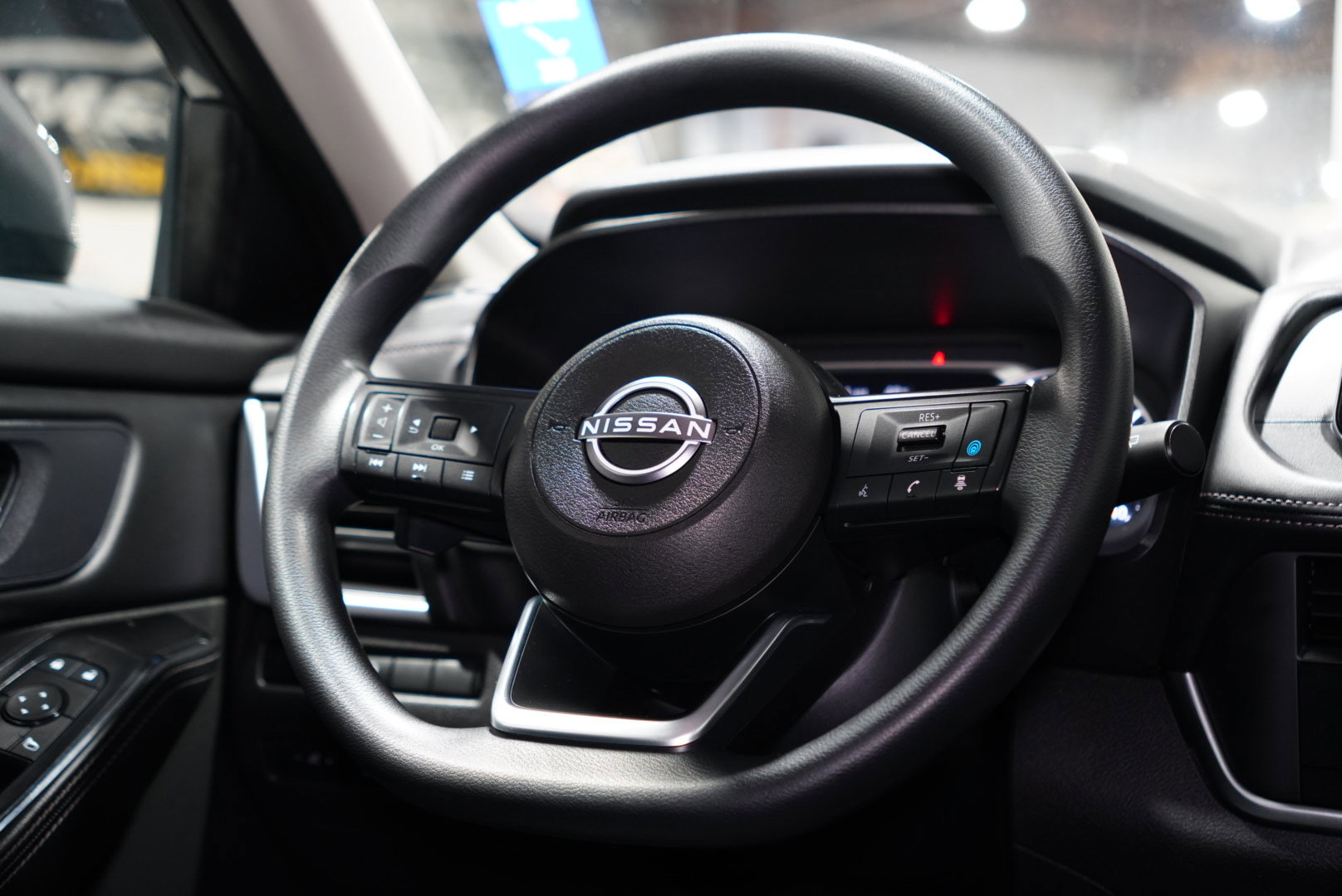 Used 2024 Nissan Rogue SV image 13