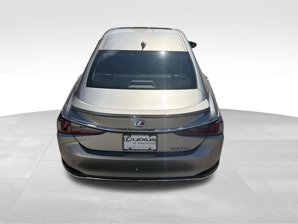 Used 2020 Lexus ES 300h w/ Luxury Package FWD image 5