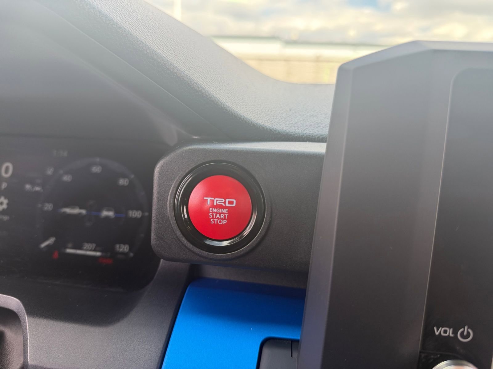 Certified 2025 Toyota Tacoma TRD Off-Road image 18