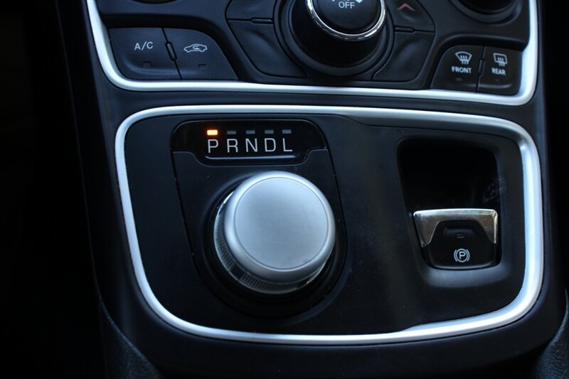 Used 2015 Chrysler 200 Limited w/ Convenience Group FWD image 8