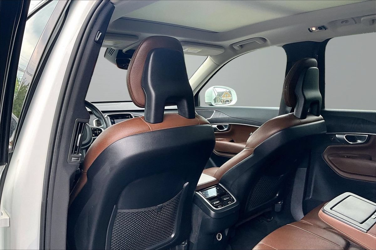 Used 2020 Volvo XC90 T6 Momentum w/ Protection Package Premier AWD/4WD image 17