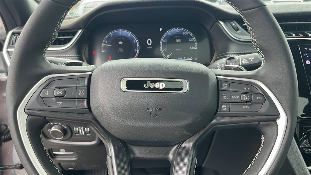 New 2025 Jeep Grand Cherokee L Altitude image 30
