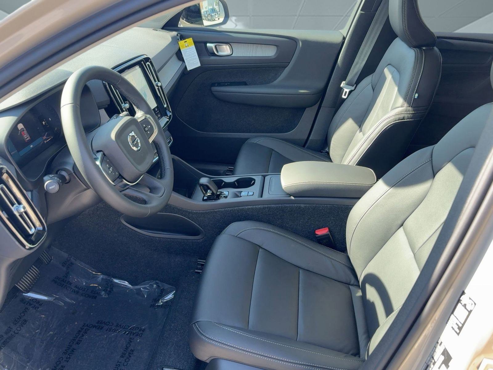 New 2026 Volvo XC40 B5 Core w/ Climate Package image 5