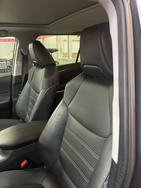 Used 2021 Toyota RAV4 XLE Premium image 11