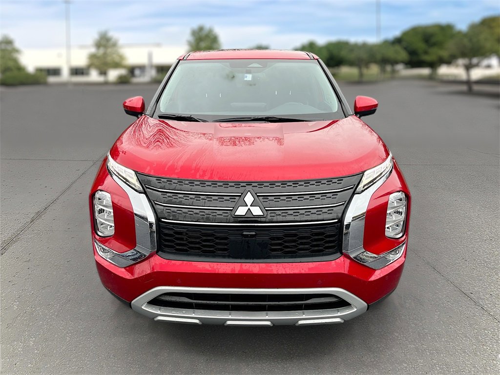 Used 2023 Mitsubishi Outlander SE video 2