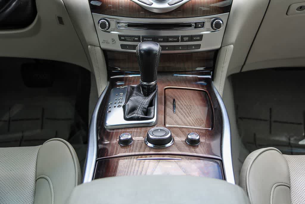 Used 2015 INFINITI Q70 L 3.7 w/ Deluxe Touring Package RWD image 14