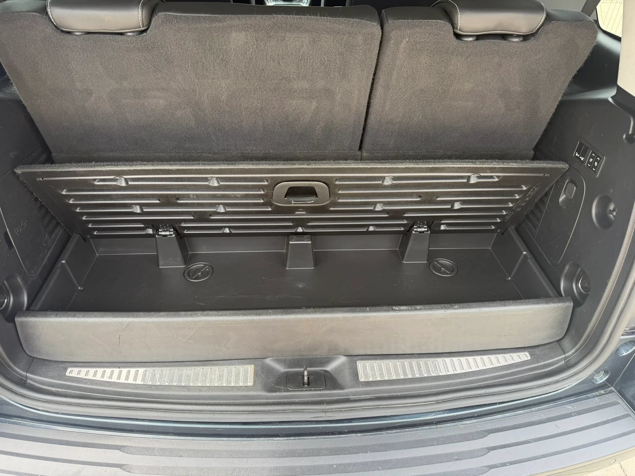 Used 2020 Chevrolet Tahoe Premier AWD/4WD image 43