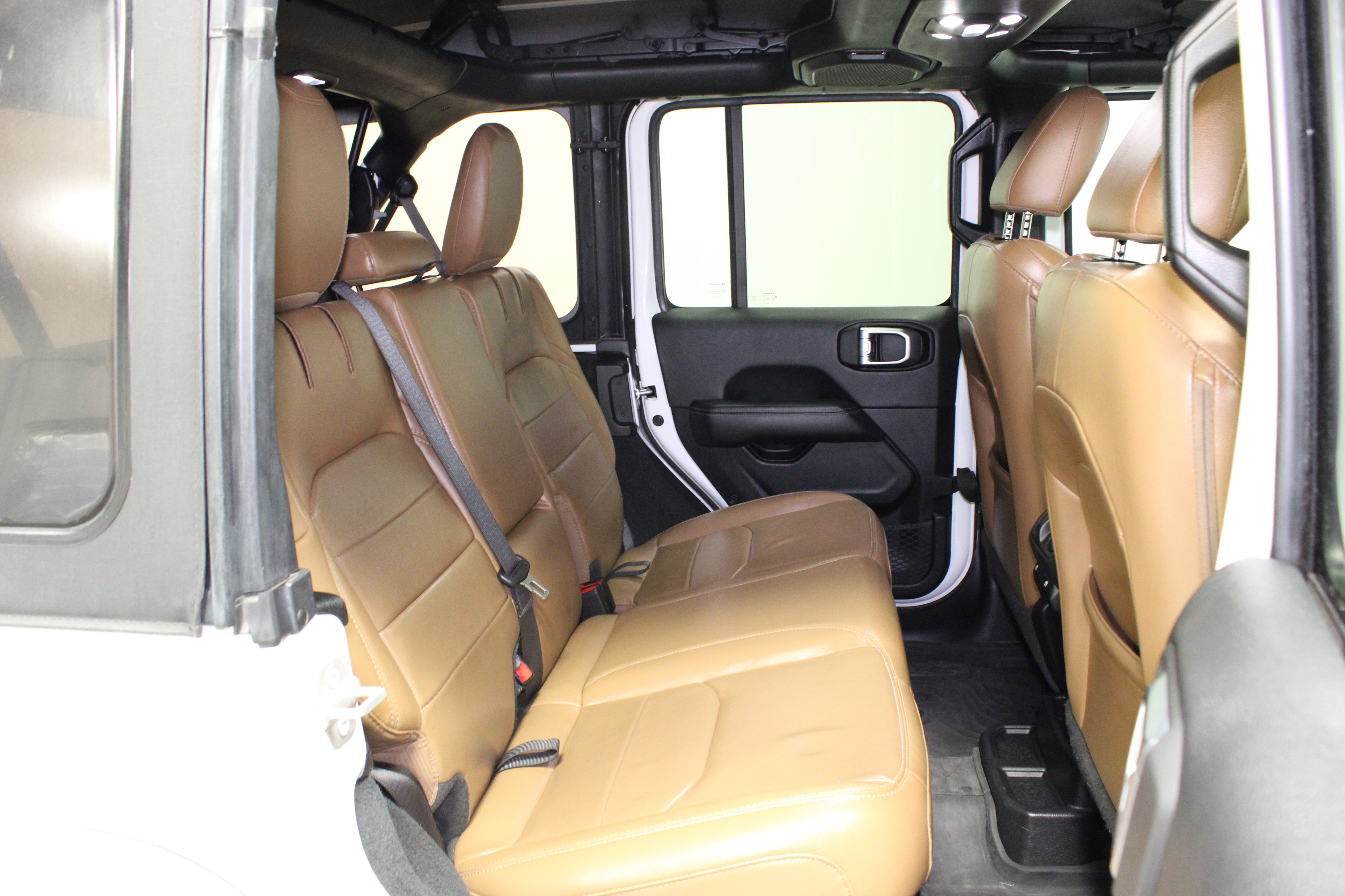 Used 2022 Jeep Wrangler Unlimited Sahara w/ Cold Weather Group AWD/4WD image 16