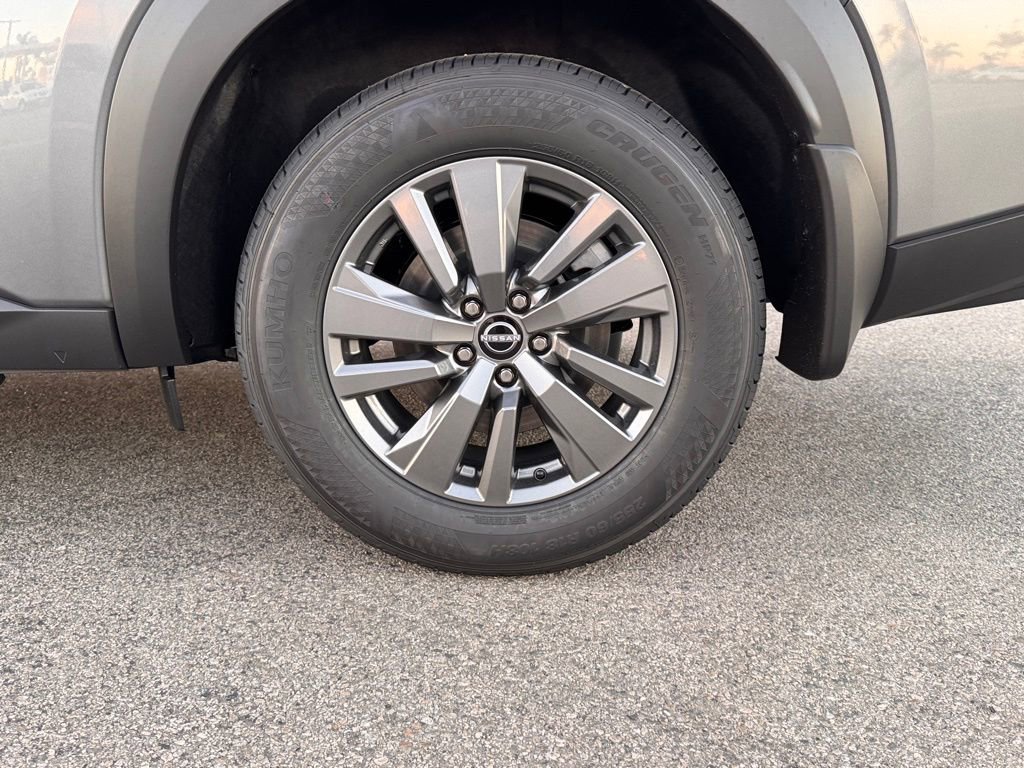 New 2025 Nissan Pathfinder SV image 8