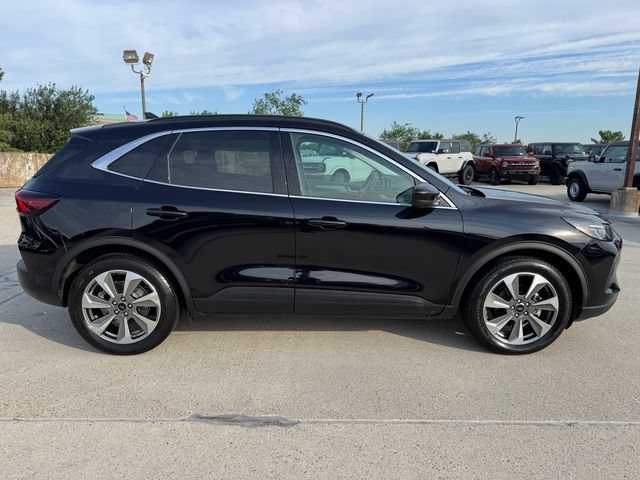 Used 2025 Ford Escape Platinum w/ Premium Technology Package FWD image 10