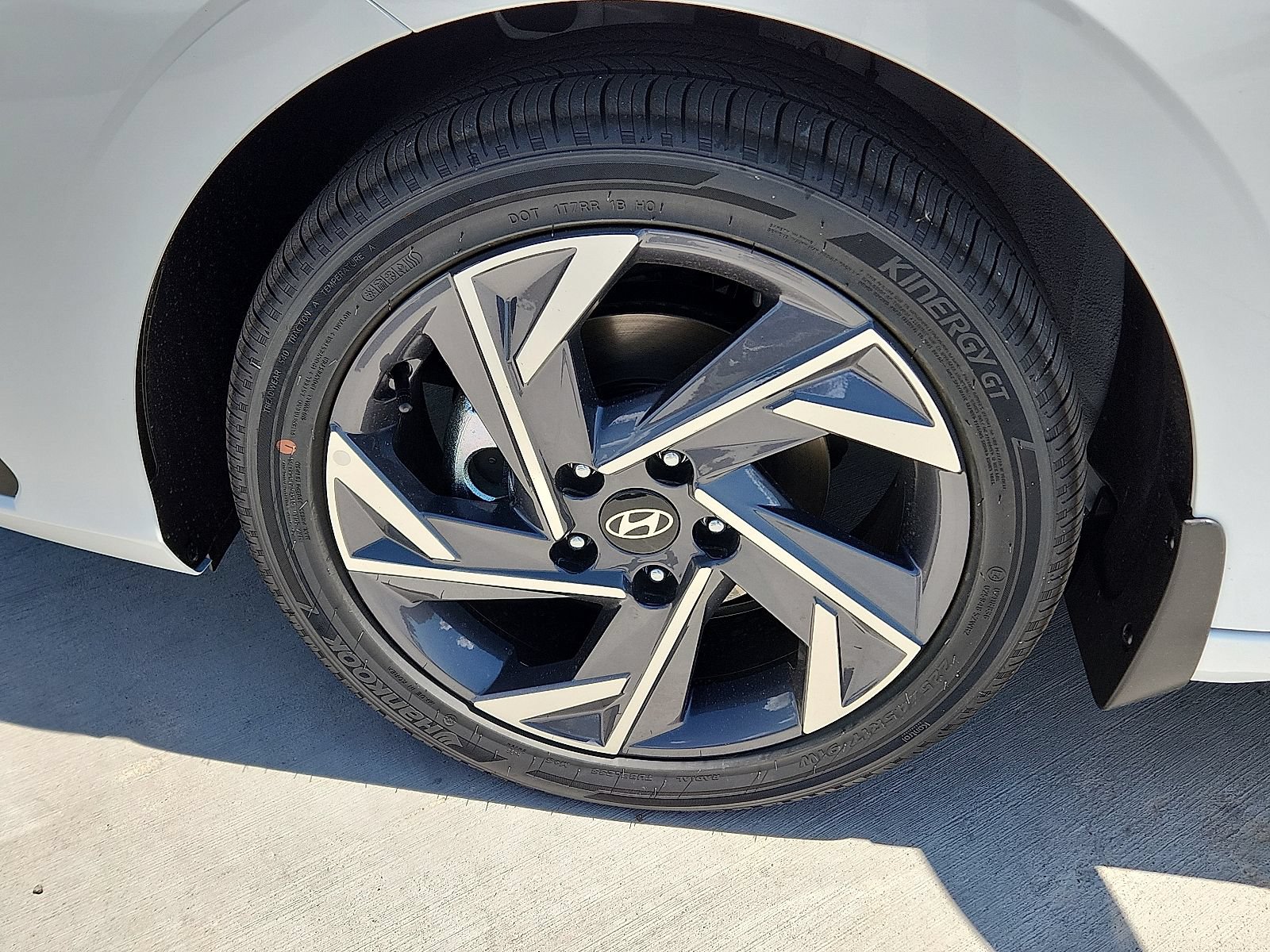 New 2025 Hyundai Elantra SEL FWD image 7