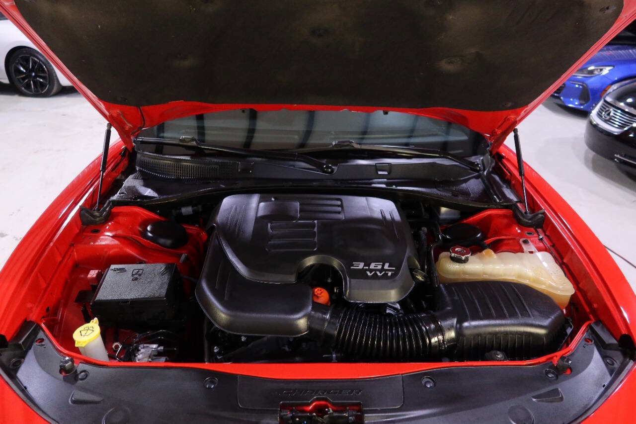 Used 2017 Dodge Charger SXT w/ Rallye Group image 9