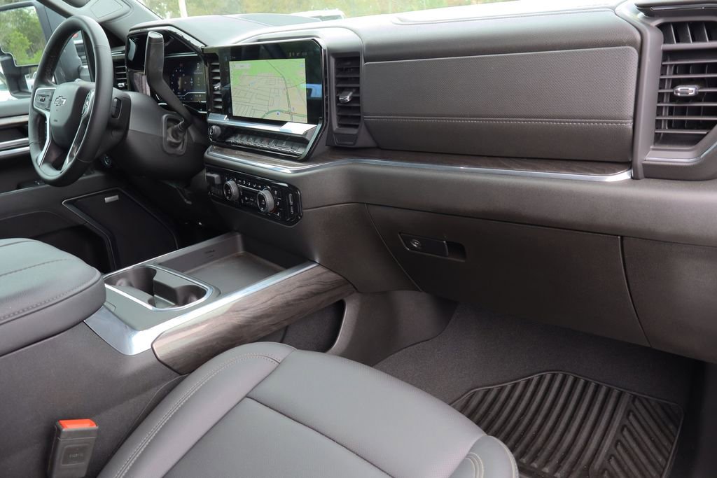 Used 2025 Chevrolet Silverado 2500 LTZ w/ LTZ Plus Package image 31