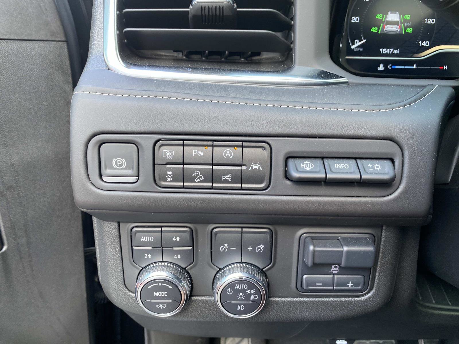 Used 2024 GMC Yukon Denali Ultimate w/ LPO, Floor Liner Package image 21