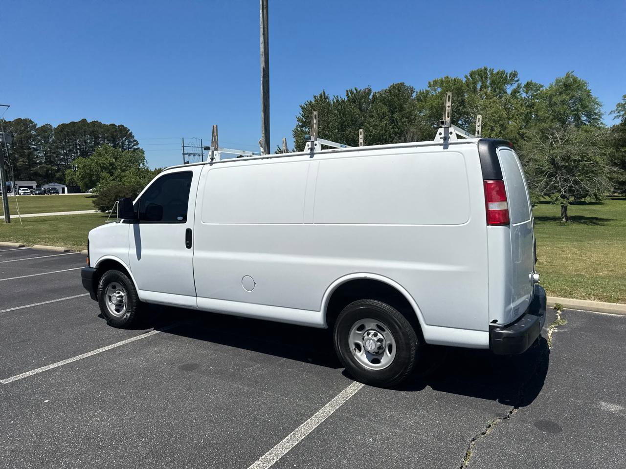 Used 2017 Chevrolet Express 2500 RWD image 8