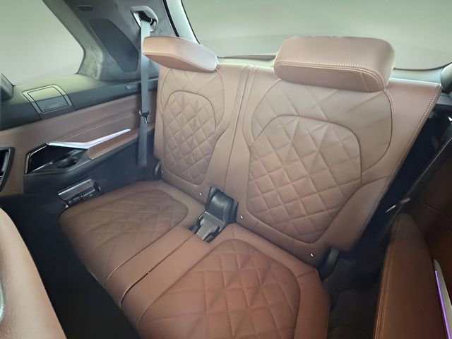 Used 2024 BMW X7 xDrive40i w/ Premium Package AWD/4WD image 33