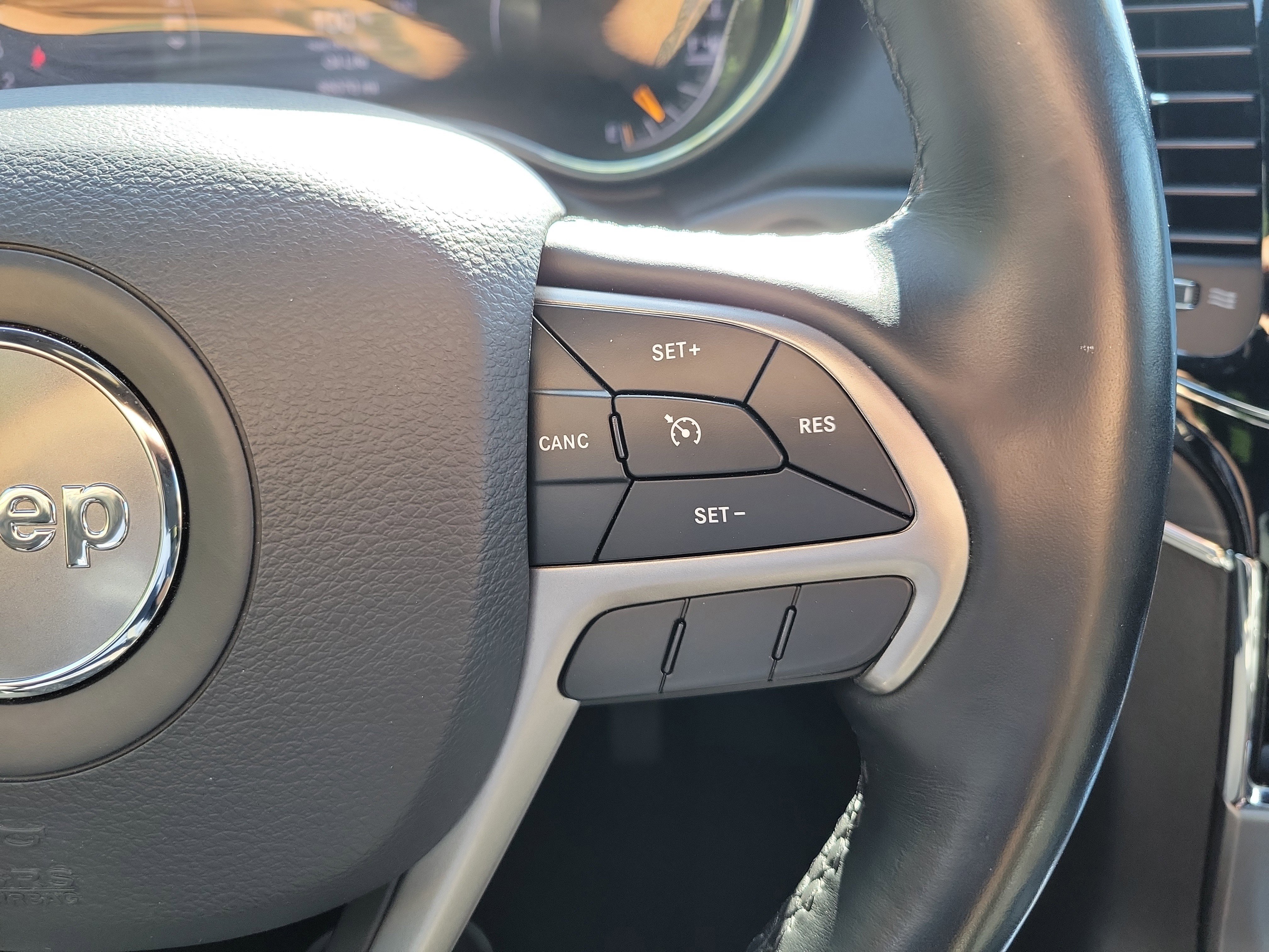 Used 2020 Jeep Grand Cherokee Limited w/ Luxury Group II image 30