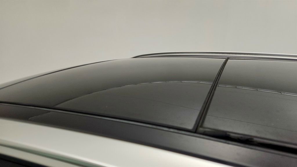 Used 2018 Volvo XC60 T6 R-Design w/ Convenience Package image 10