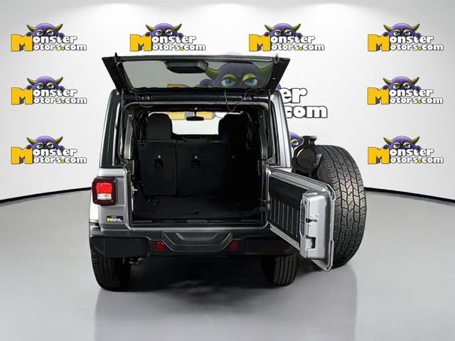 Used 2018 Jeep Wrangler Unlimited Sahara w/ Dual Top Group AWD/4WD image 26