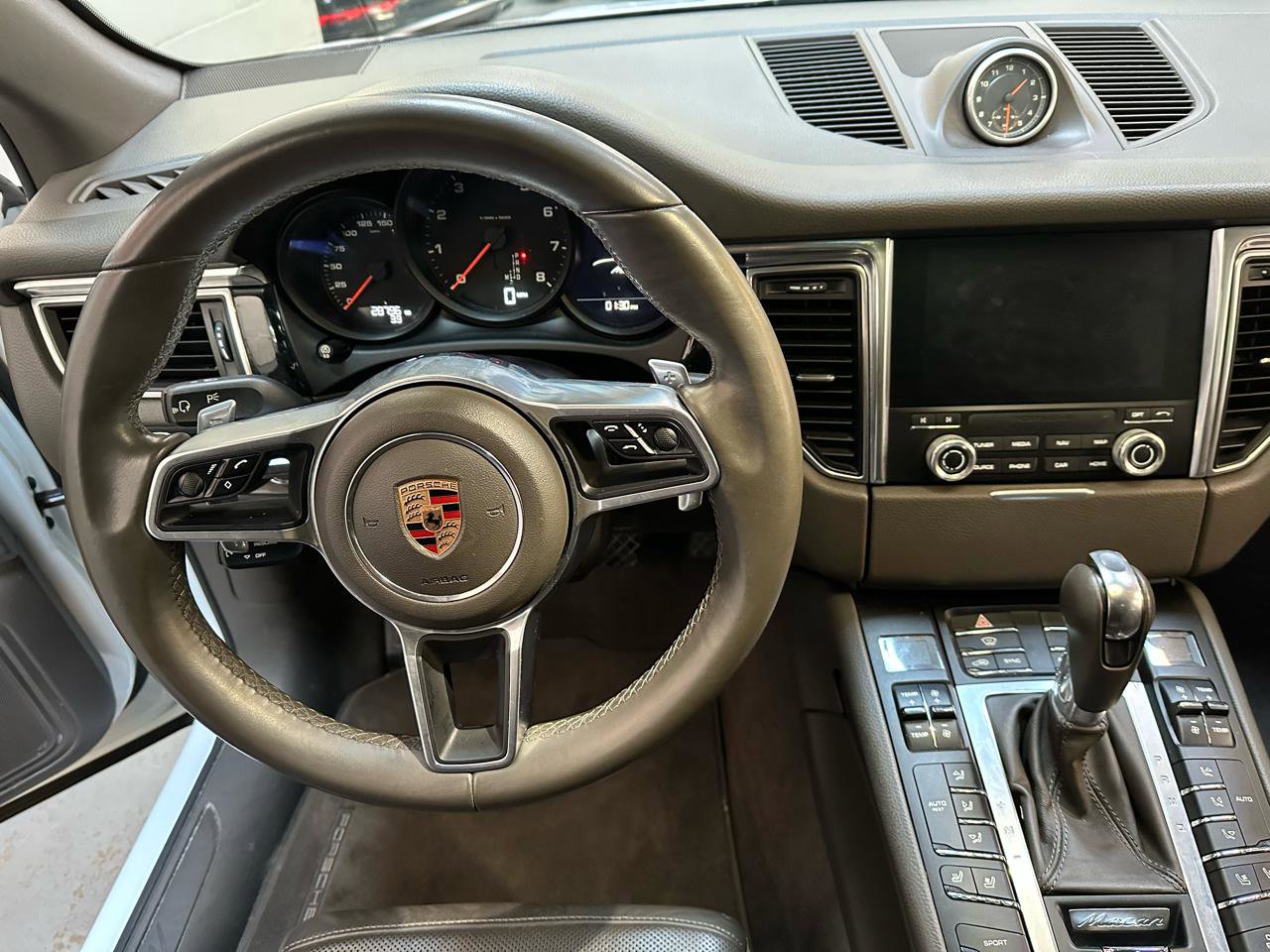 Used 2018 Porsche Macan AWD/4WD image 17