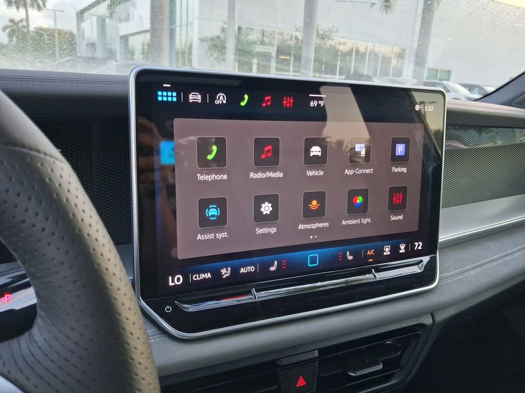 New 2026 Volkswagen Tiguan SE R-Line FWD image 9