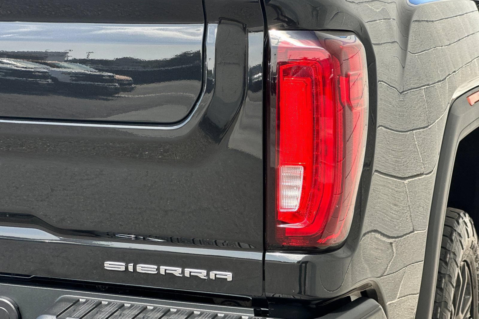 Certified 2021 GMC Sierra 2500 Denali w/ Denali Black Diamond Edition AWD/4WD image 37
