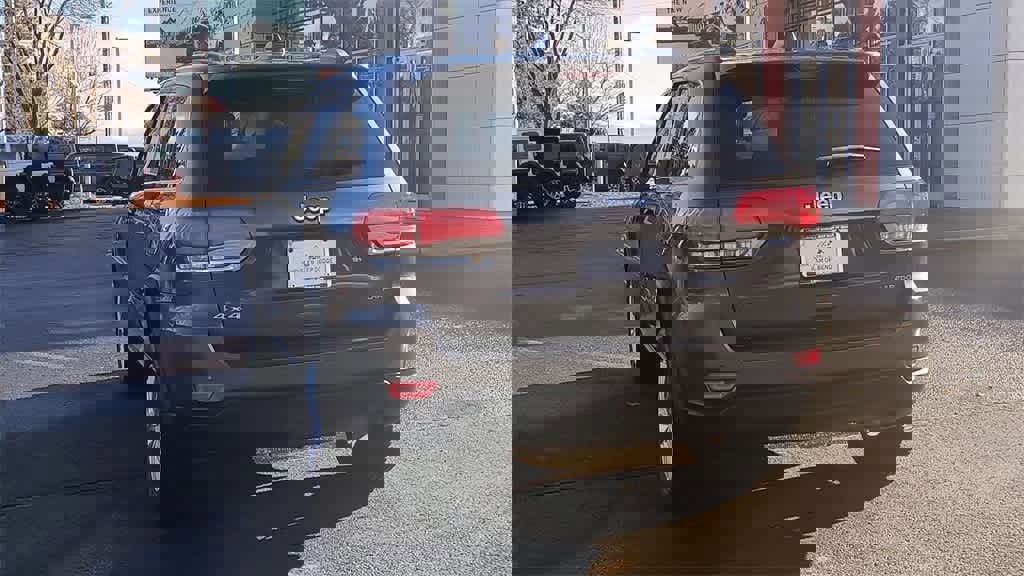 Used 2017 Jeep Grand Cherokee Laredo w/ Quick Order Package 23E image 7