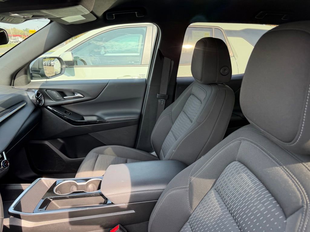 Used 2025 Chevrolet Equinox LT AWD/4WD image 11