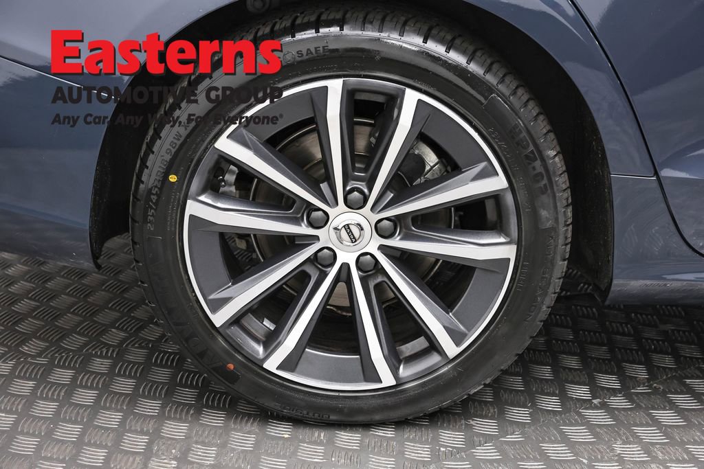 Used 2022 Volvo S60 B5 Momentum image 29