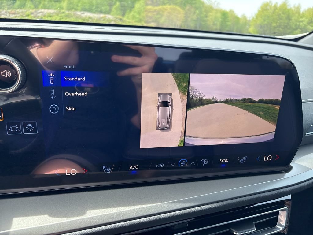 New 2026 Chevrolet Traverse LT w/ Sun and Wheel Package FWD image 33