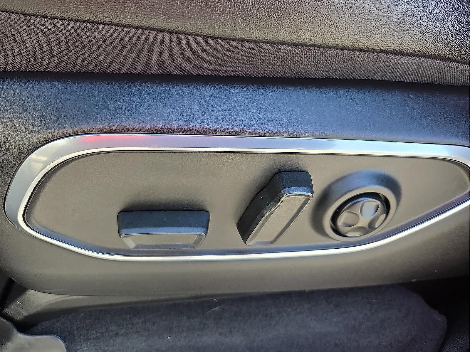 Used 2025 Jeep Wagoneer 4WD image 14