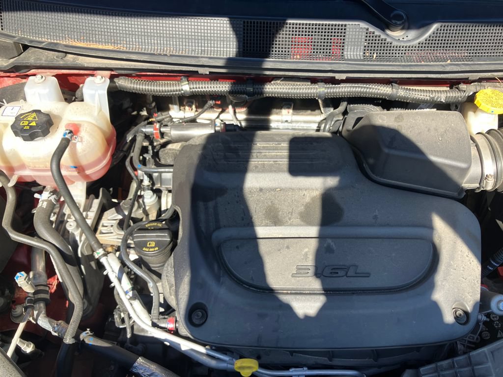 Used 2025 Chrysler Pacifica Limited FWD image 18