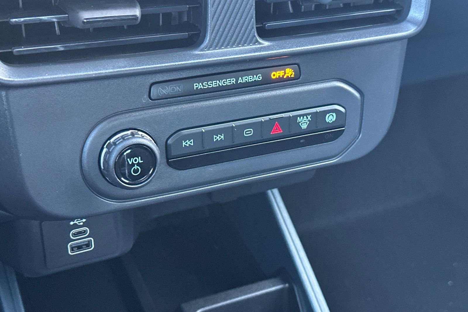 New 2025 Ford Maverick XL image 19