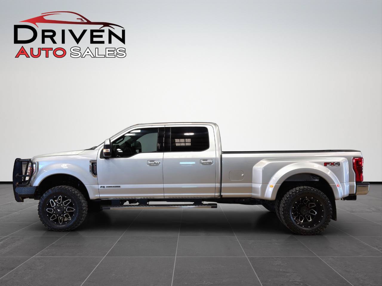 Used 2019 Ford F350 Lariat w/ Lariat Ultimate Package AWD/4WD image 4