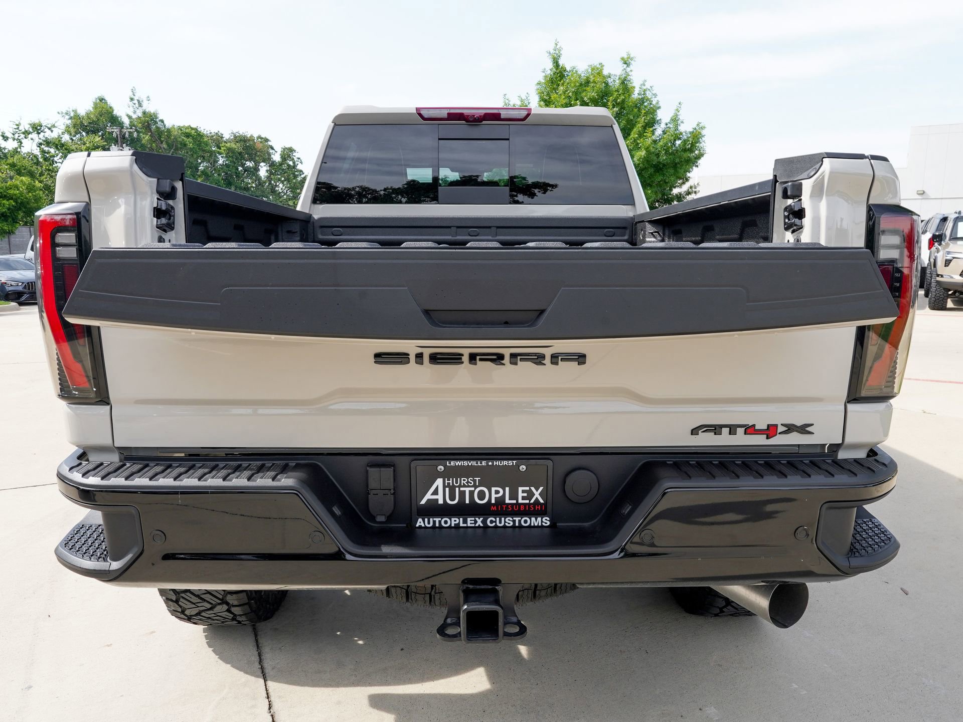 Used 2026 GMC Sierra 2500 AT4X w/ LPO, Black Badging Package AWD/4WD image 5