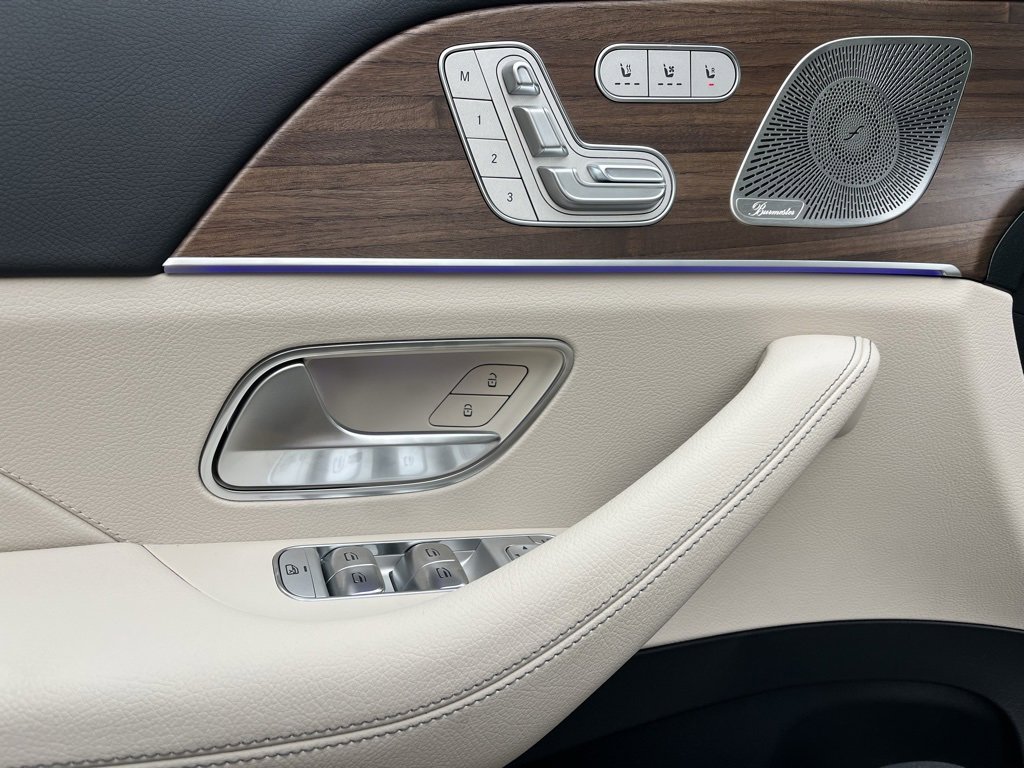 Used 2025 Mercedes-Benz GLS 450 4MATIC image 15