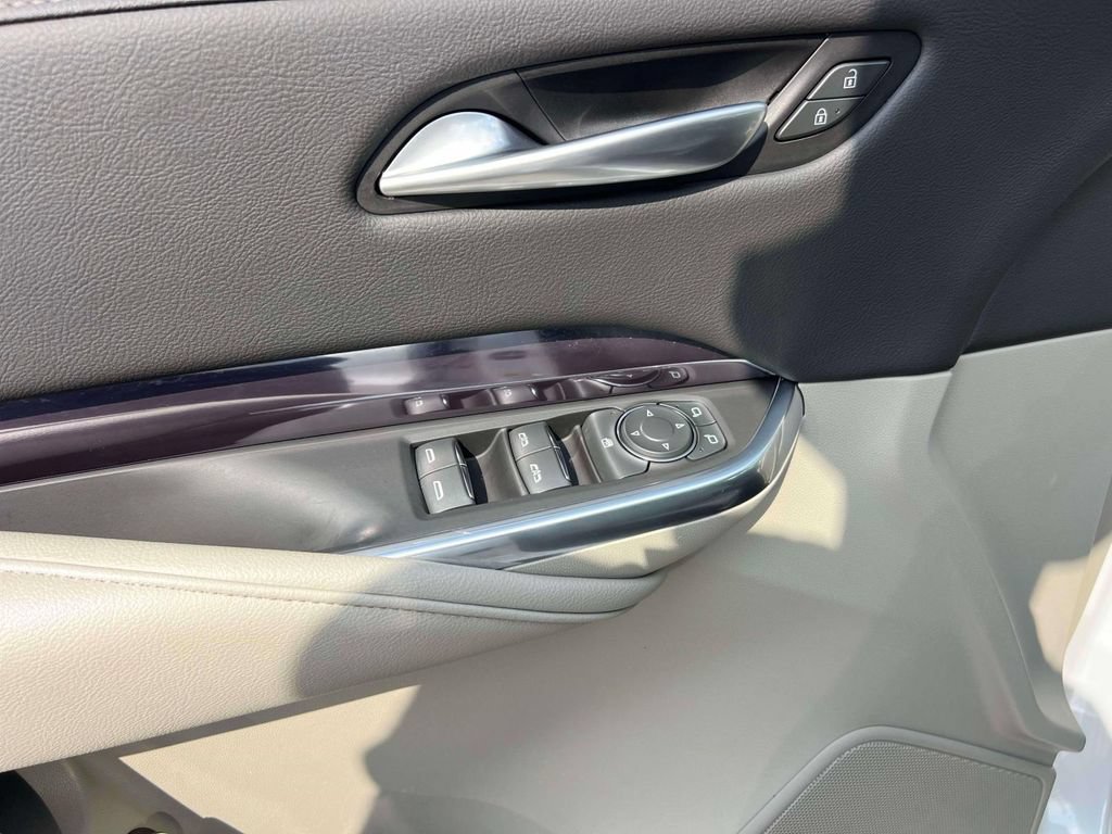 Used 2023 Cadillac XT4 Luxury w/ Cold Weather Package AWD/4WD image 16