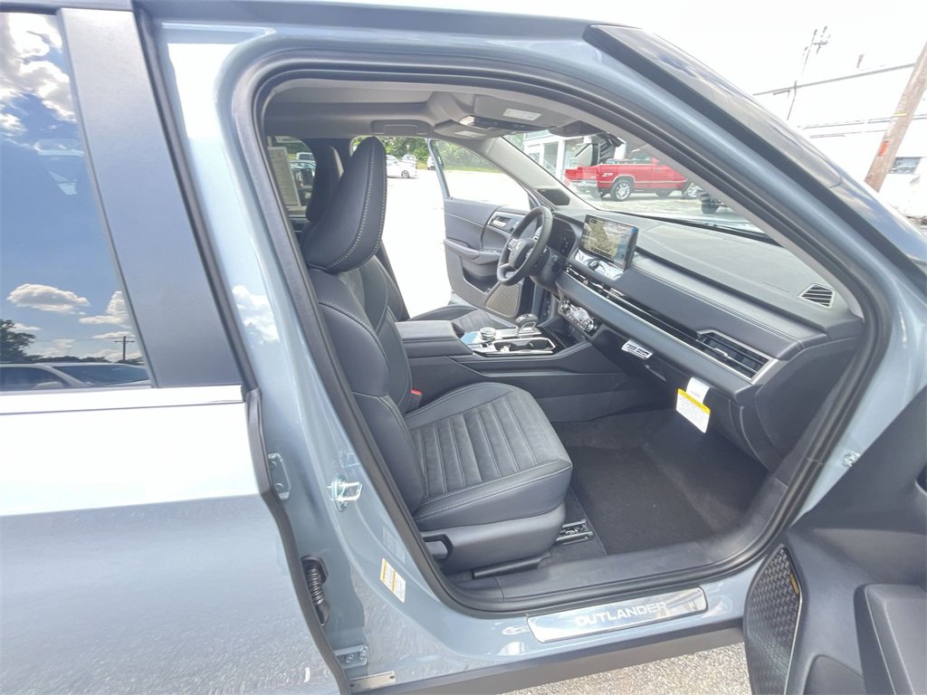 New 2025 Mitsubishi Outlander SE image 25
