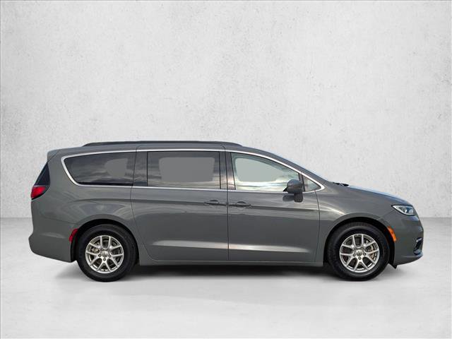 Used 2022 Chrysler Pacifica Touring-L image 4