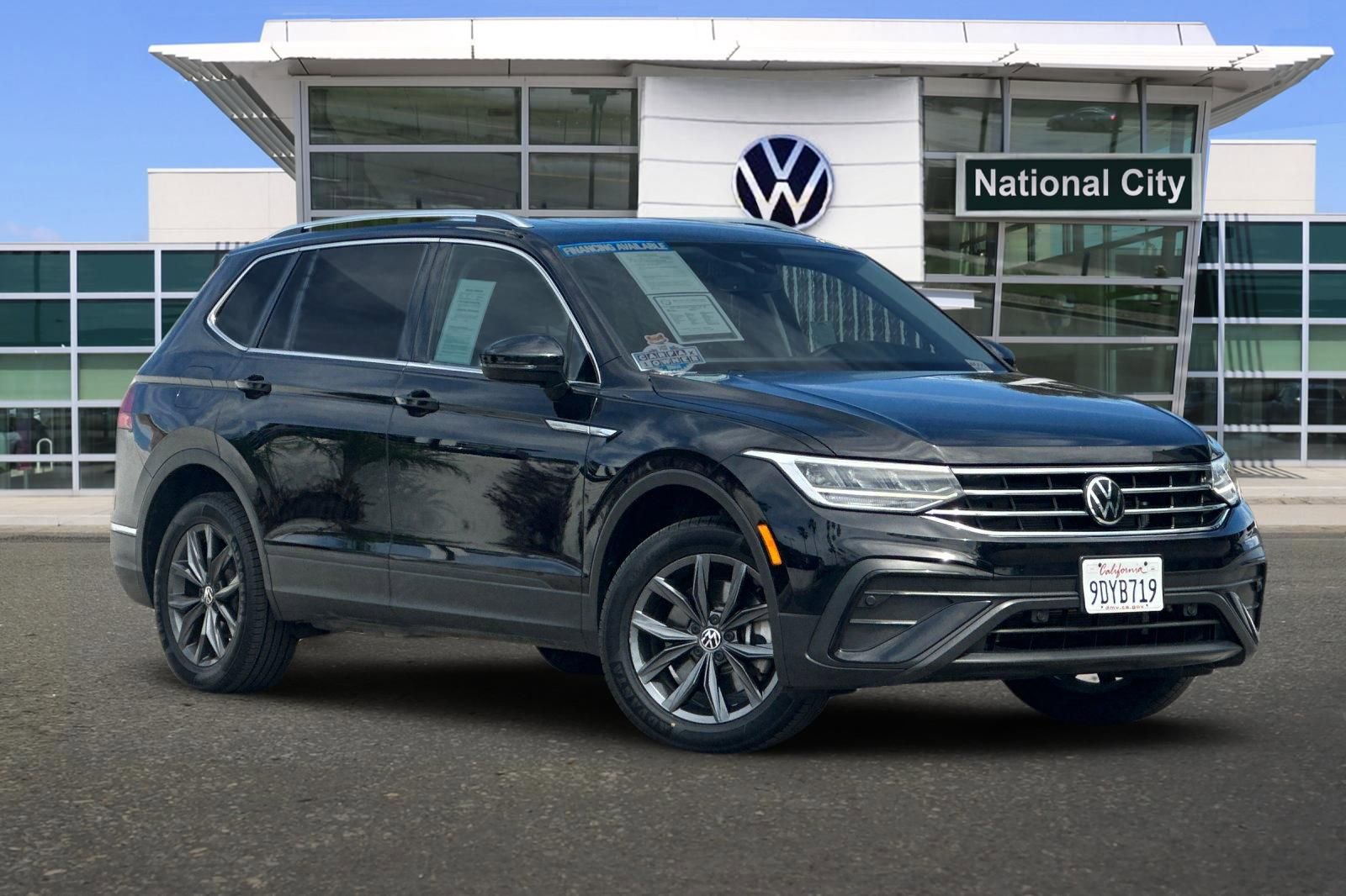 Certified 2023 Volkswagen Tiguan SE w/ Panoramic Sunroof Package FWD image 2