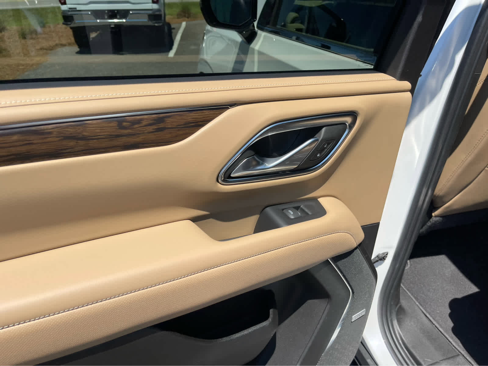 Used 2024 Chevrolet Suburban Premier AWD/4WD image 20