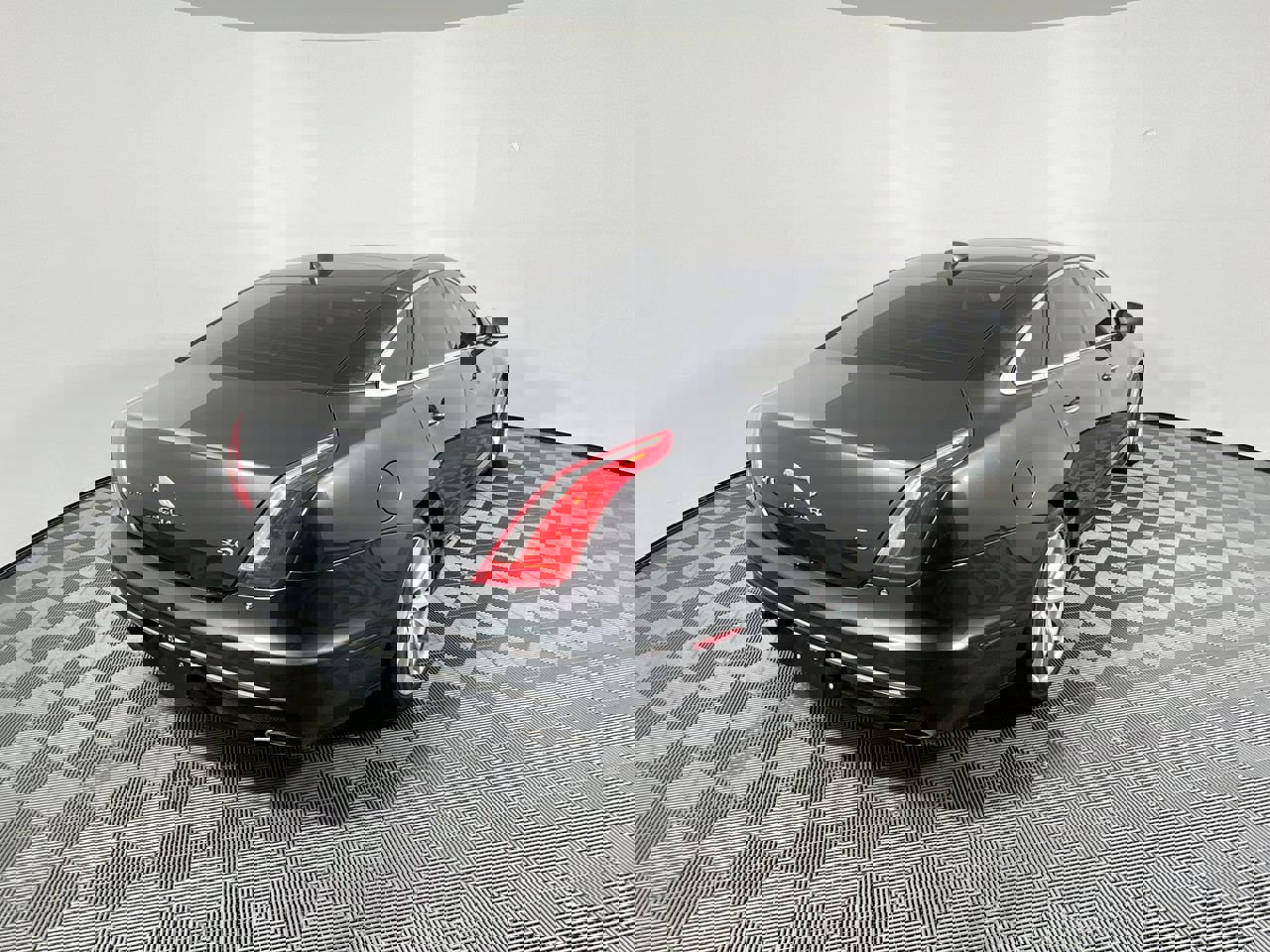 Used 2018 Jaguar XJ L Portfolio image 3