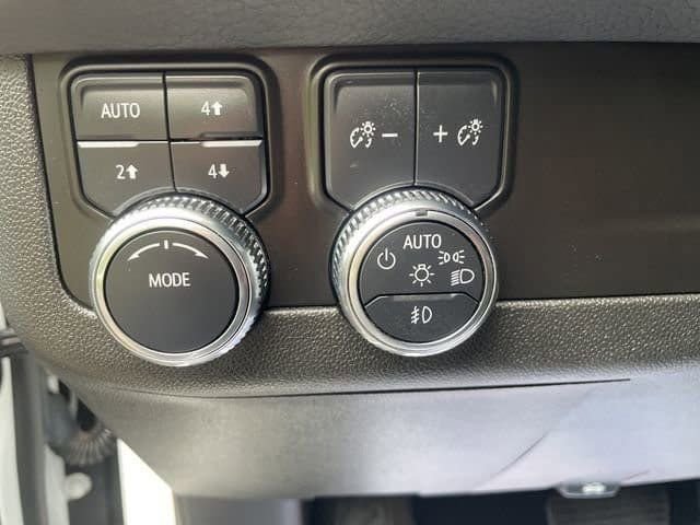 Used 2024 GMC Yukon XL Denali image 24