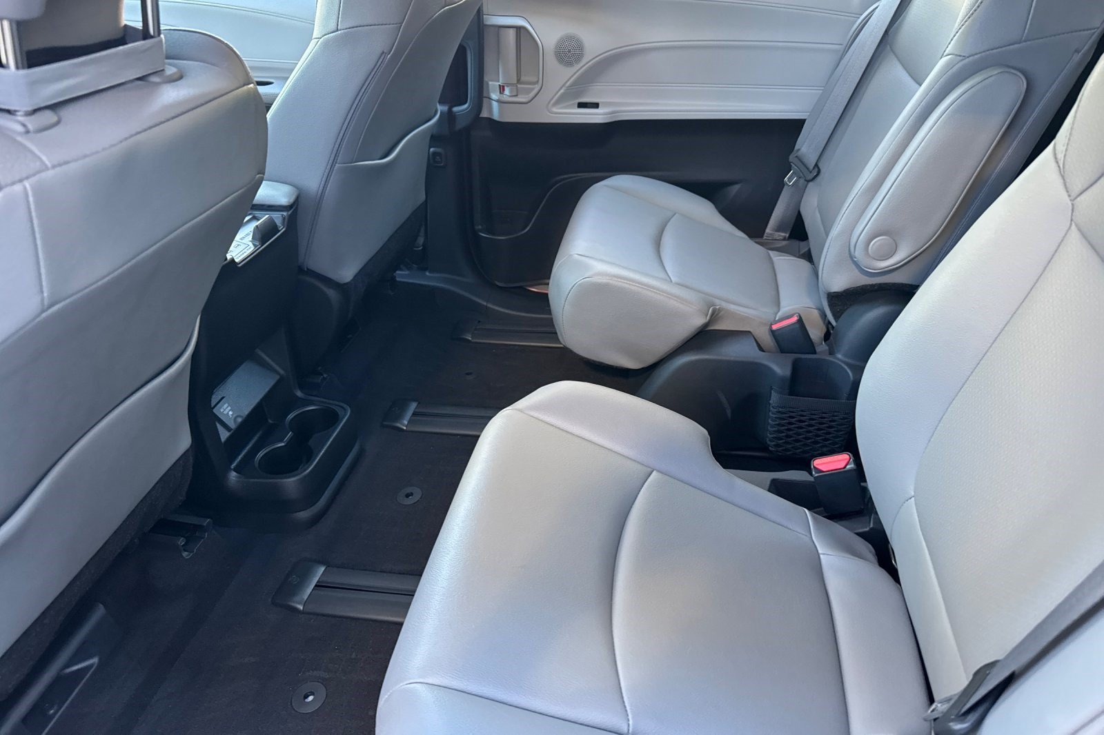 Used 2025 Toyota Sienna XLE w/ XLE Plus Package AWD/4WD image 25