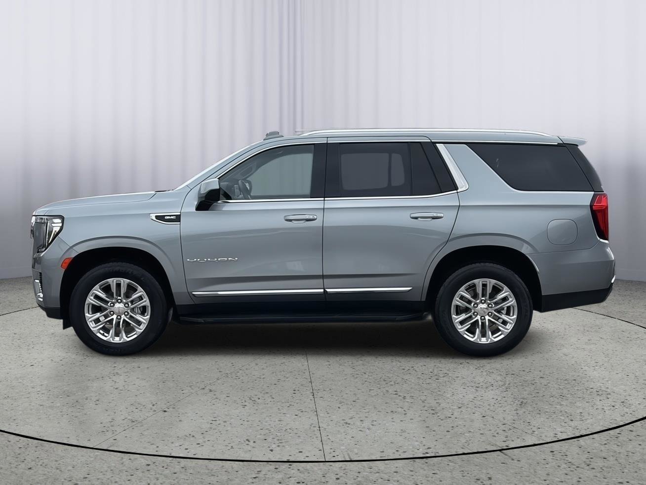 Used 2024 GMC Yukon SLT image 2