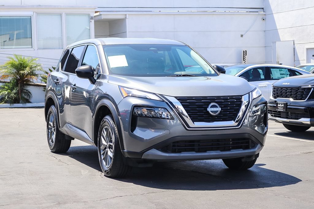 Used 2023 Nissan Rogue S FWD image 3