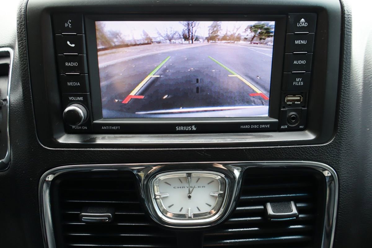 Used 2013 Chrysler Town & Country Touring image 38