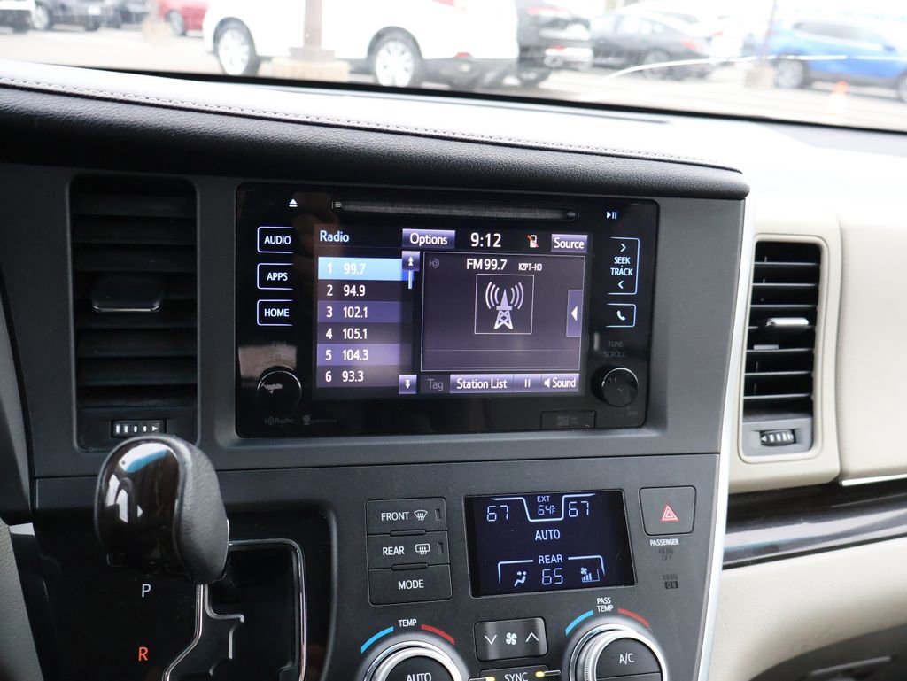 Used 2015 Toyota Sienna XLE Premium image 24